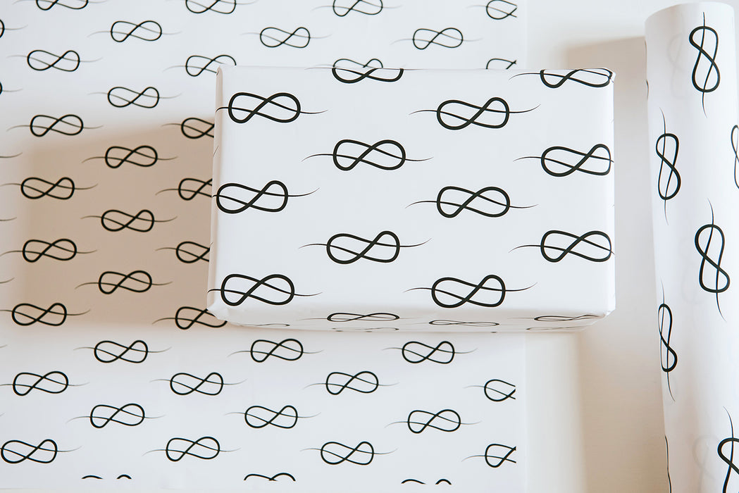 Dans le papier d'emballage de noeuds