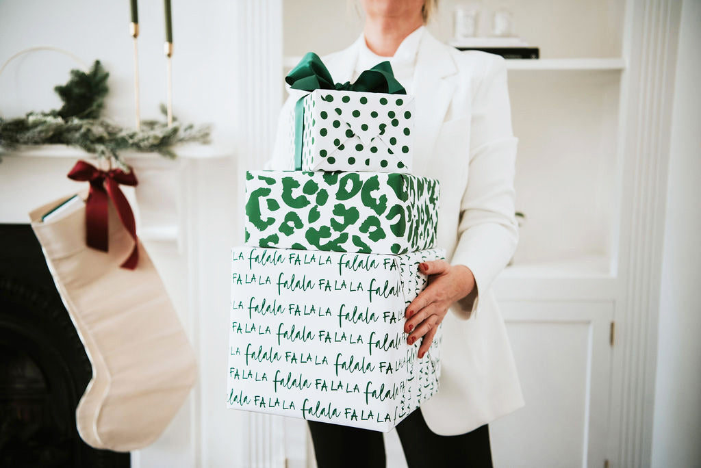 Grünes Polka-Packpapier